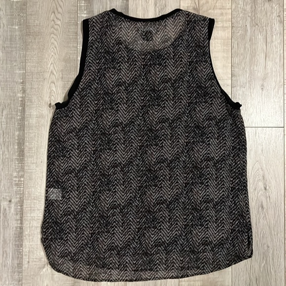 Trouve Patterned Tank Top - Picture 8 of 10